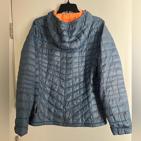 The North Face Thermoball Jacket. Blue, Size L - Picture 3 of 3